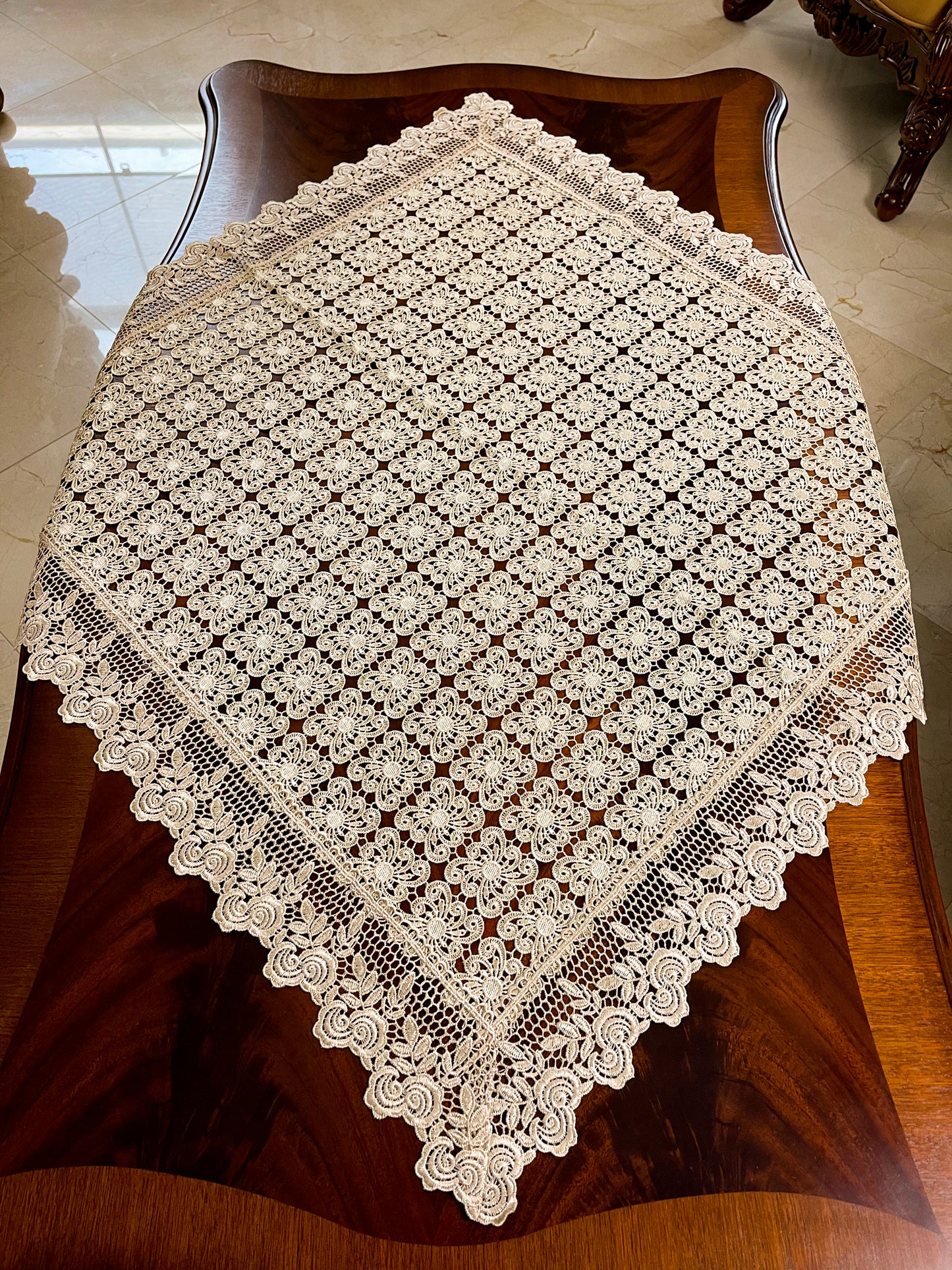 Galen Table Topper