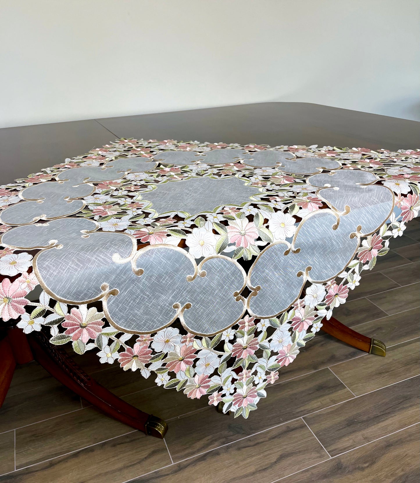 Zita Table Topper