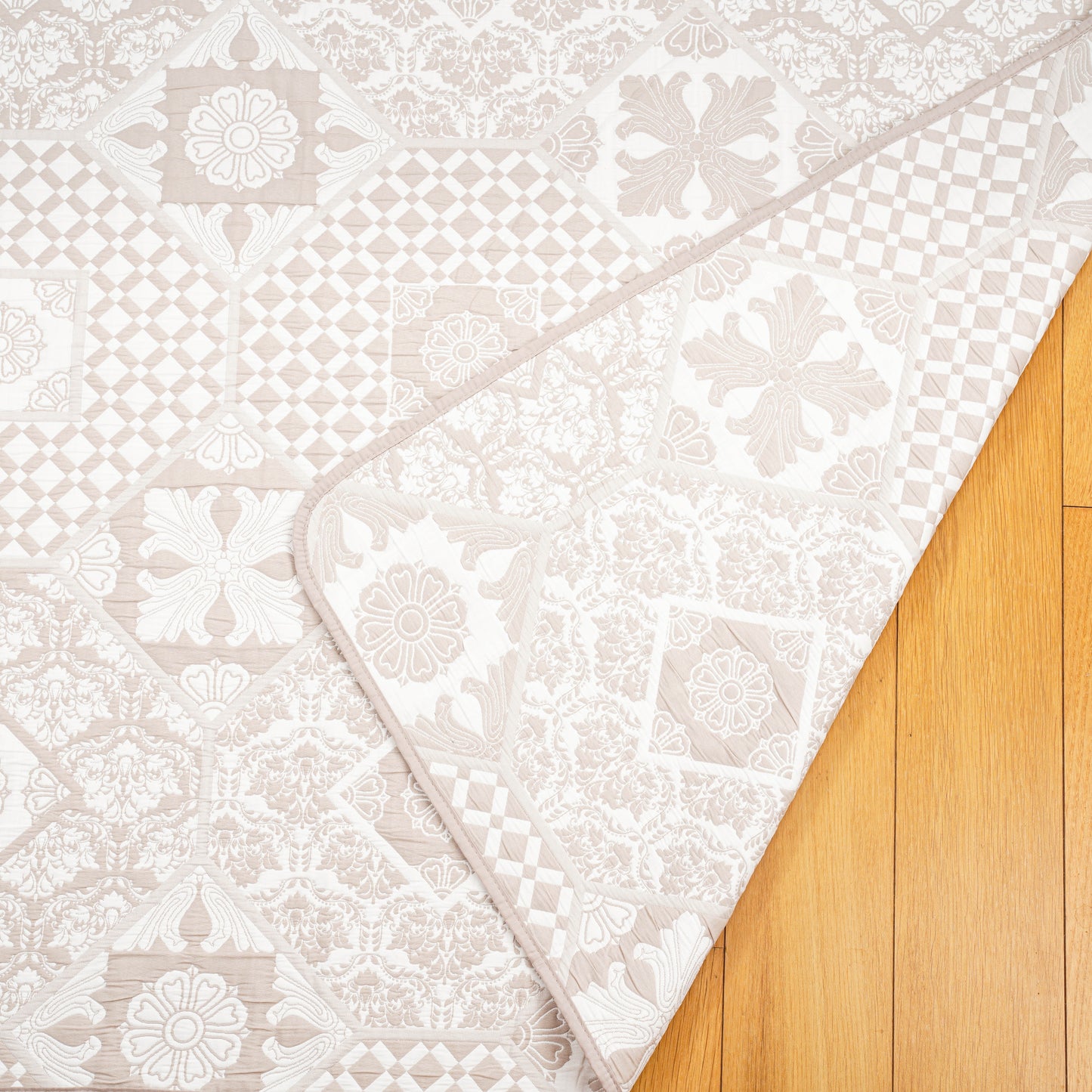 Patchwork Damask Patterned Quilted Blanket Sets