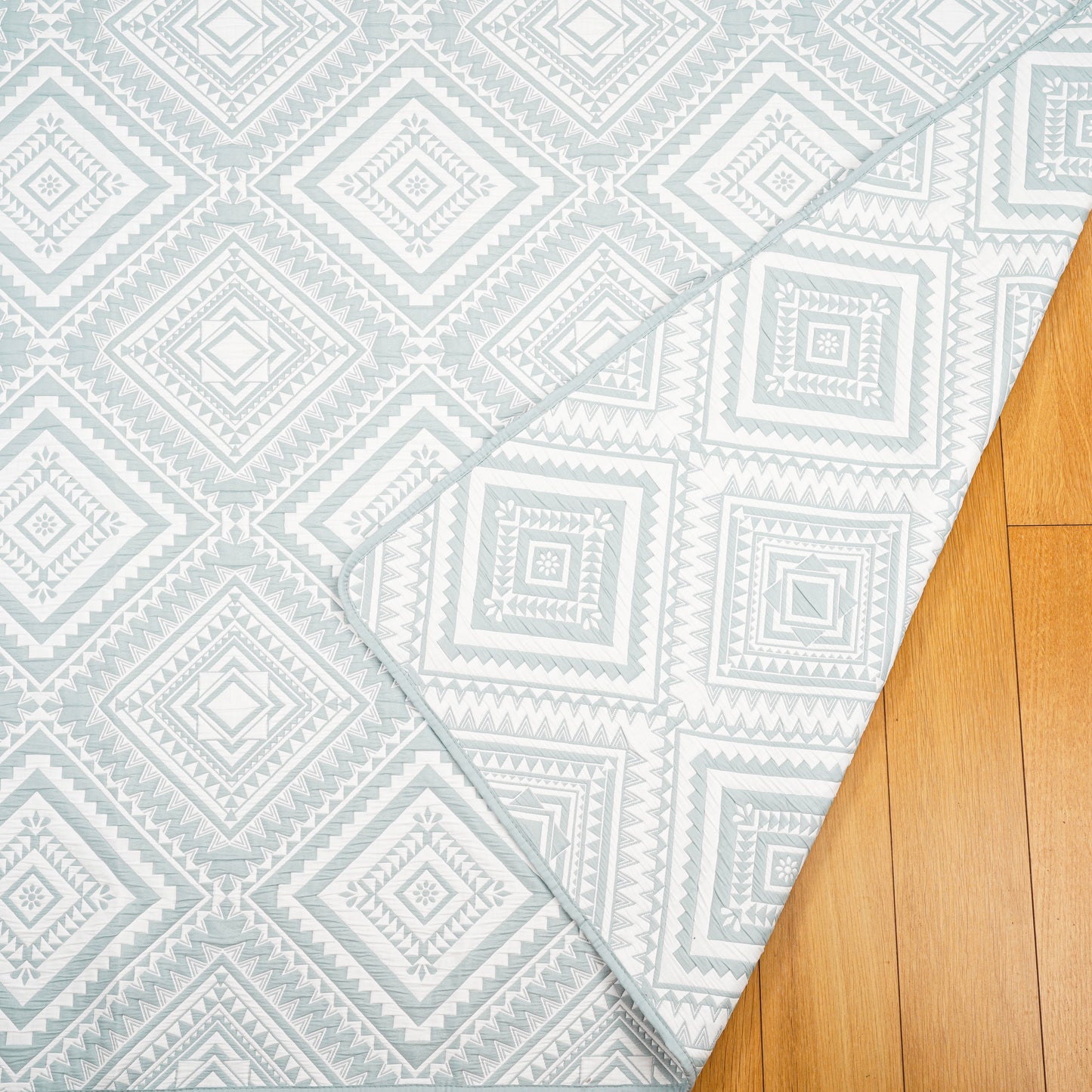 Diamond Patterned Quilted Blanket Sets