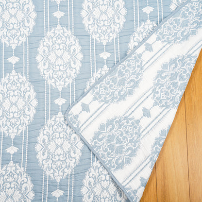 Damask Medallion Patterned Quilt Sets