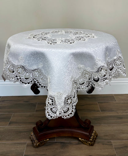 Helen Table Topper