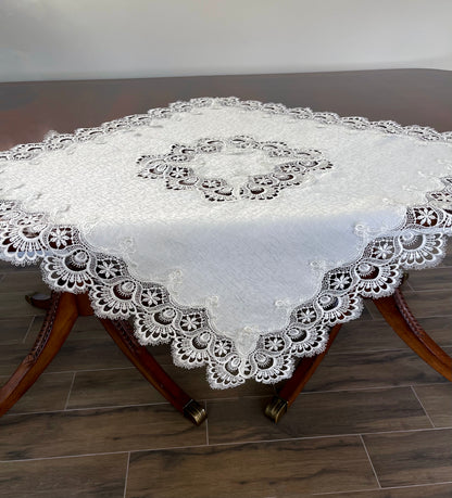 Helen Table Topper