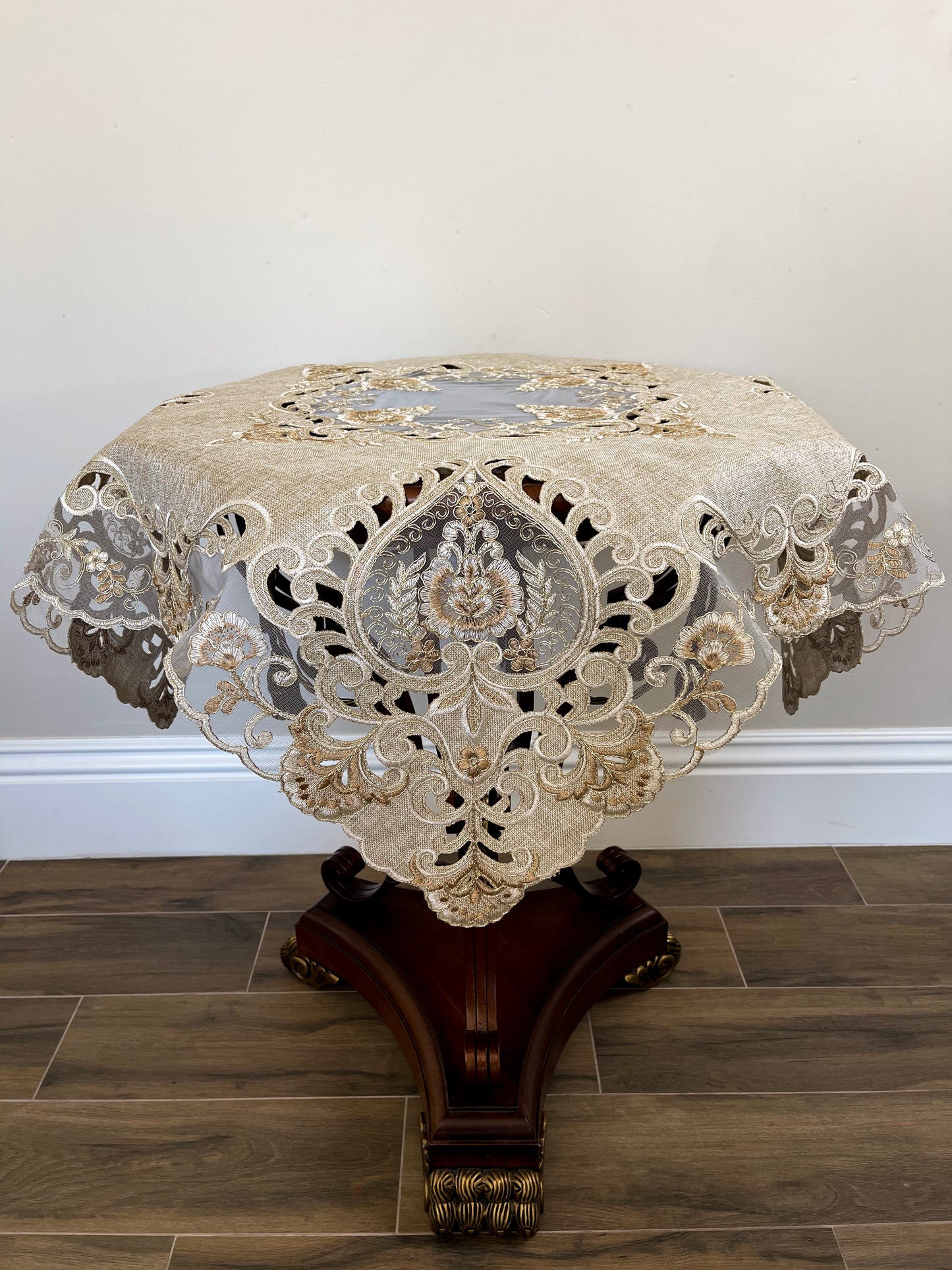 Alina Table Topper