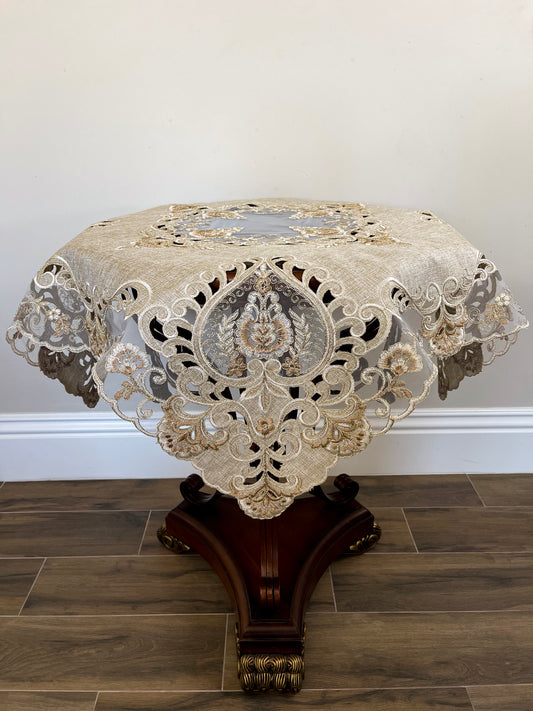 Alina Table Topper