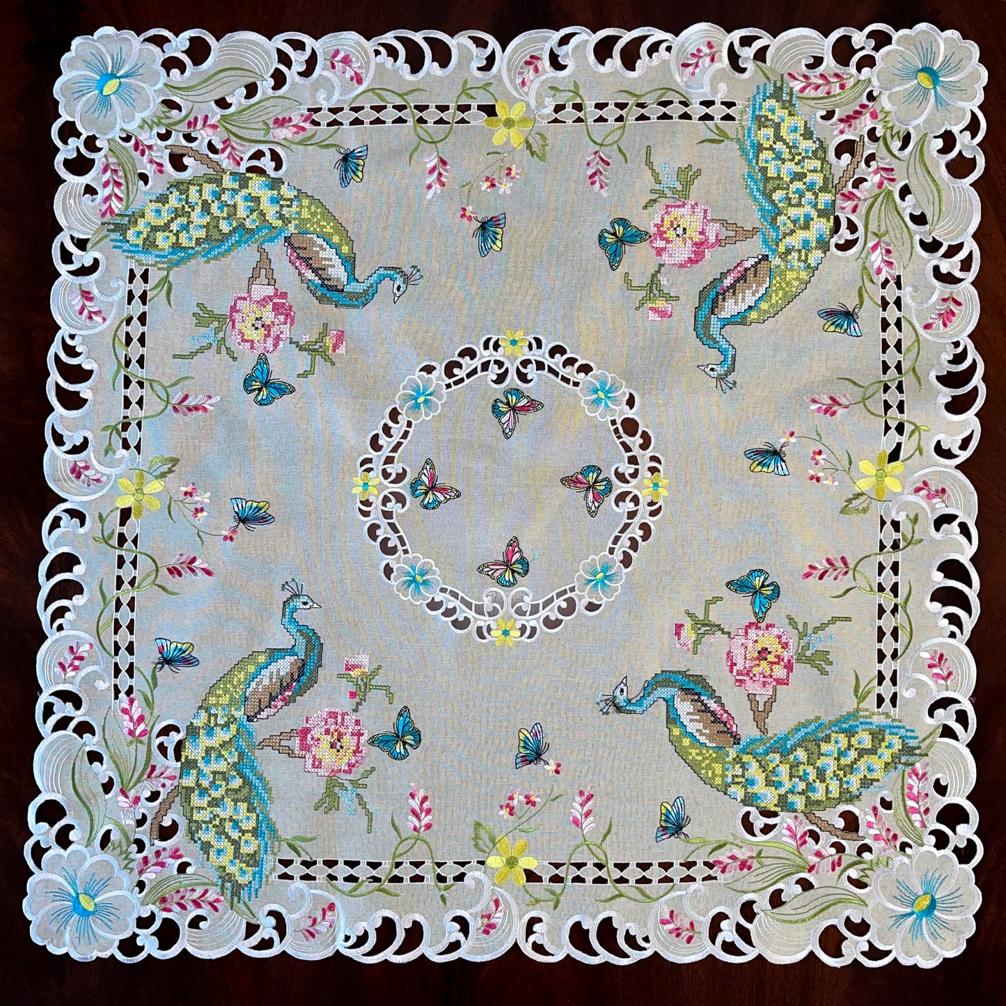 Asha Table Topper