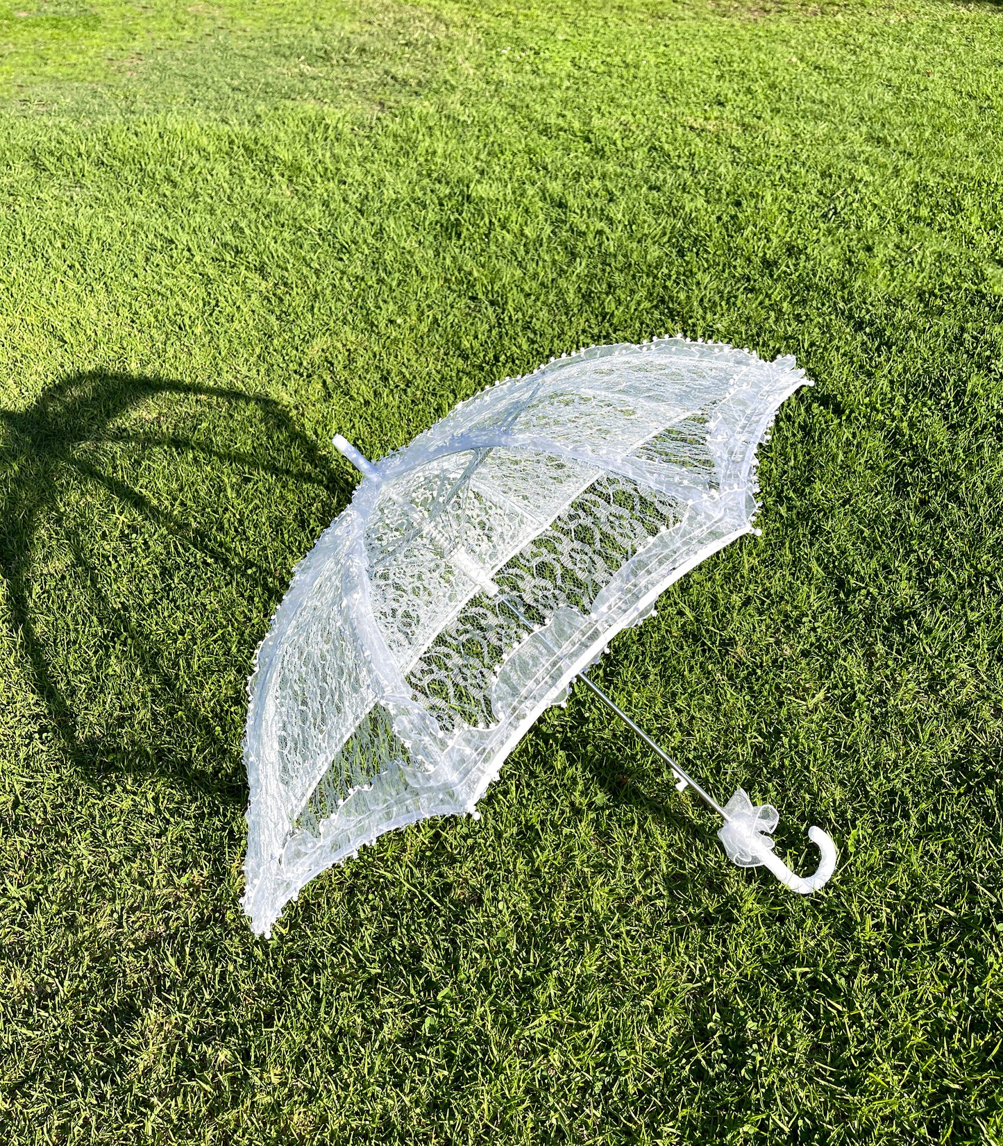 Rimmed White Lace Parasol