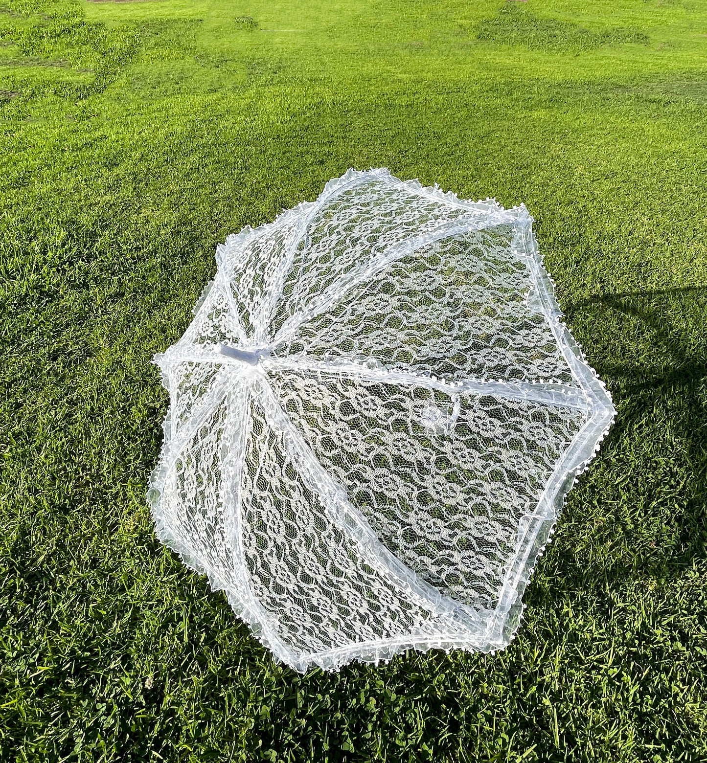 Rimmed White Lace Parasol